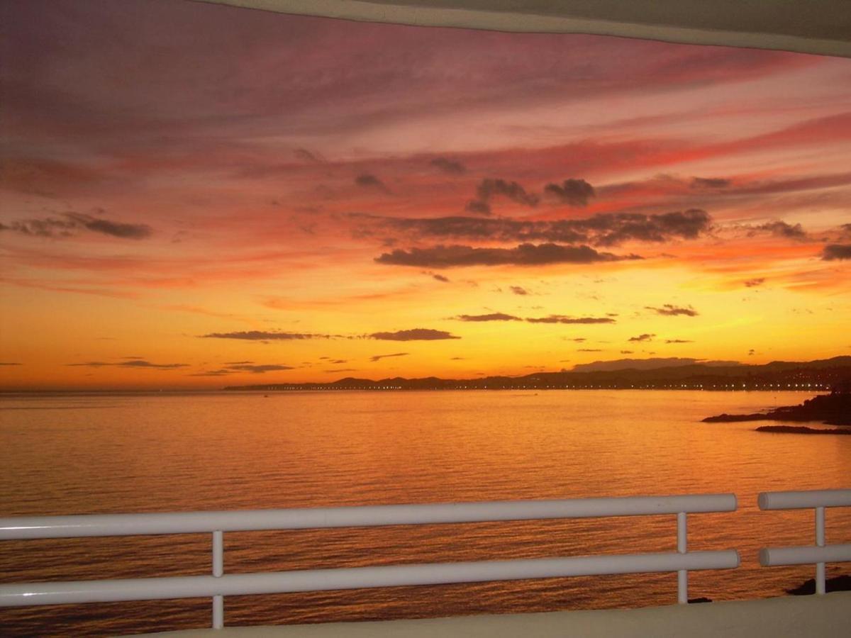 Holidays2Benalmadena Torrequebrada Sea View Front Beach With Pool Parking & Terraces Exterior photo